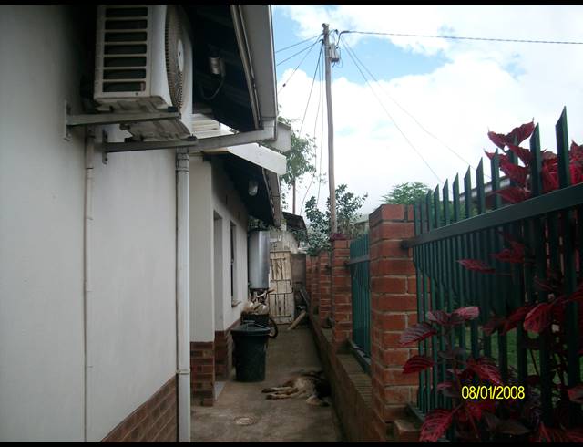 2 BEDROOM FREEHOLD FOR SALE IN MPOPHOMENI